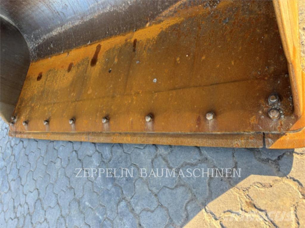 CAT 966XE Kolové nakladače