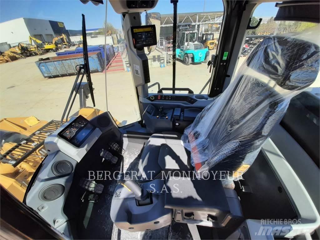 CAT 972 Kolové nakladače