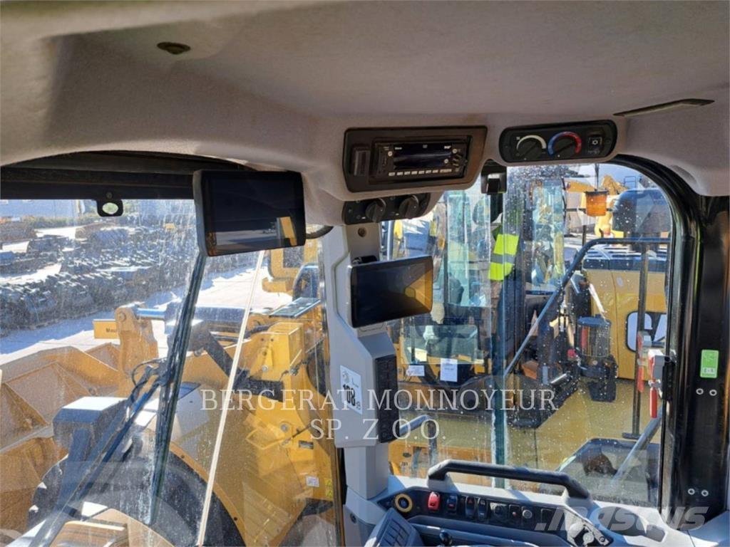 CAT 972 Kolové nakladače