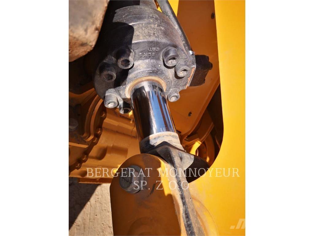 CAT 972 Kolové nakladače