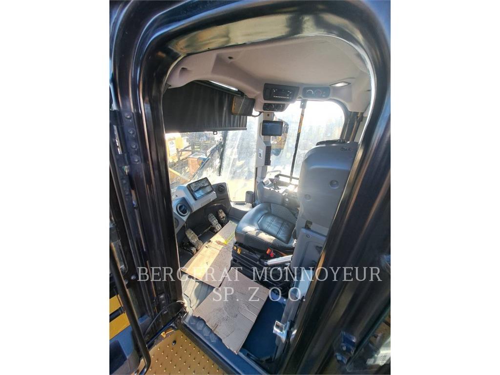 CAT 972 Kolové nakladače