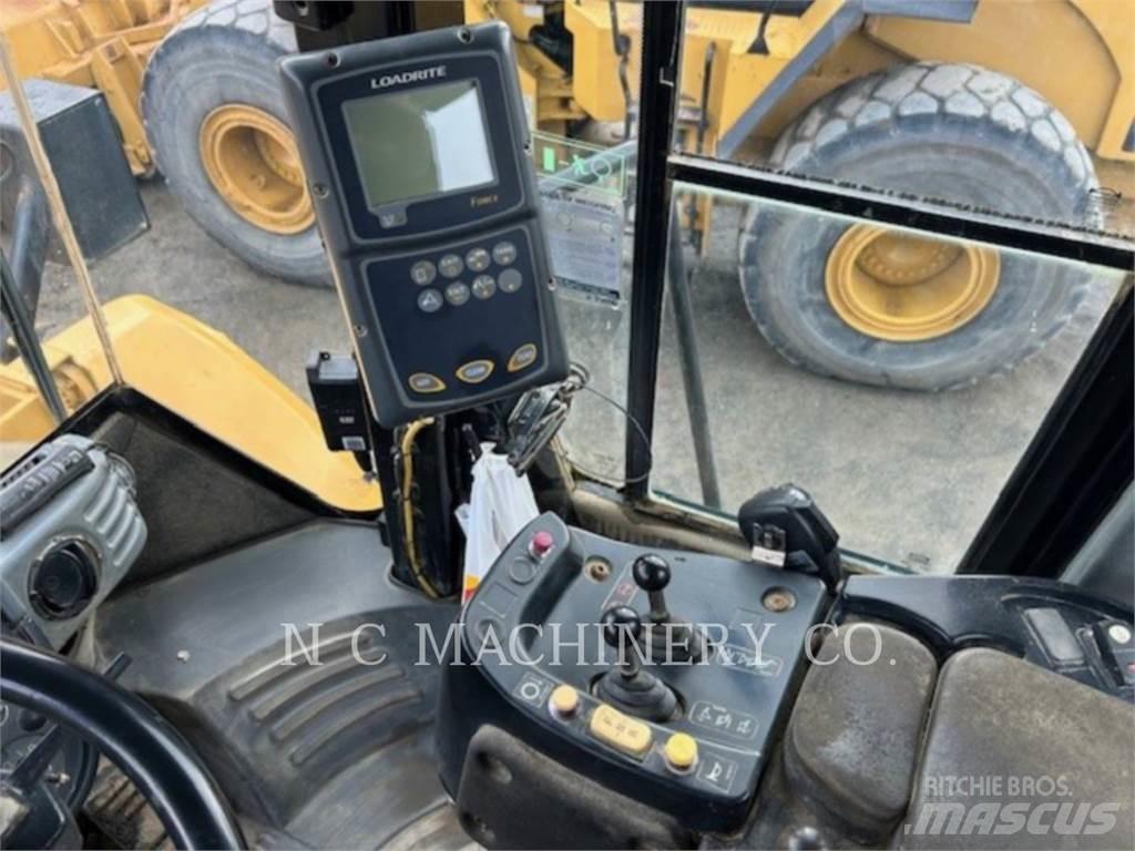 CAT 972H Kolové nakladače