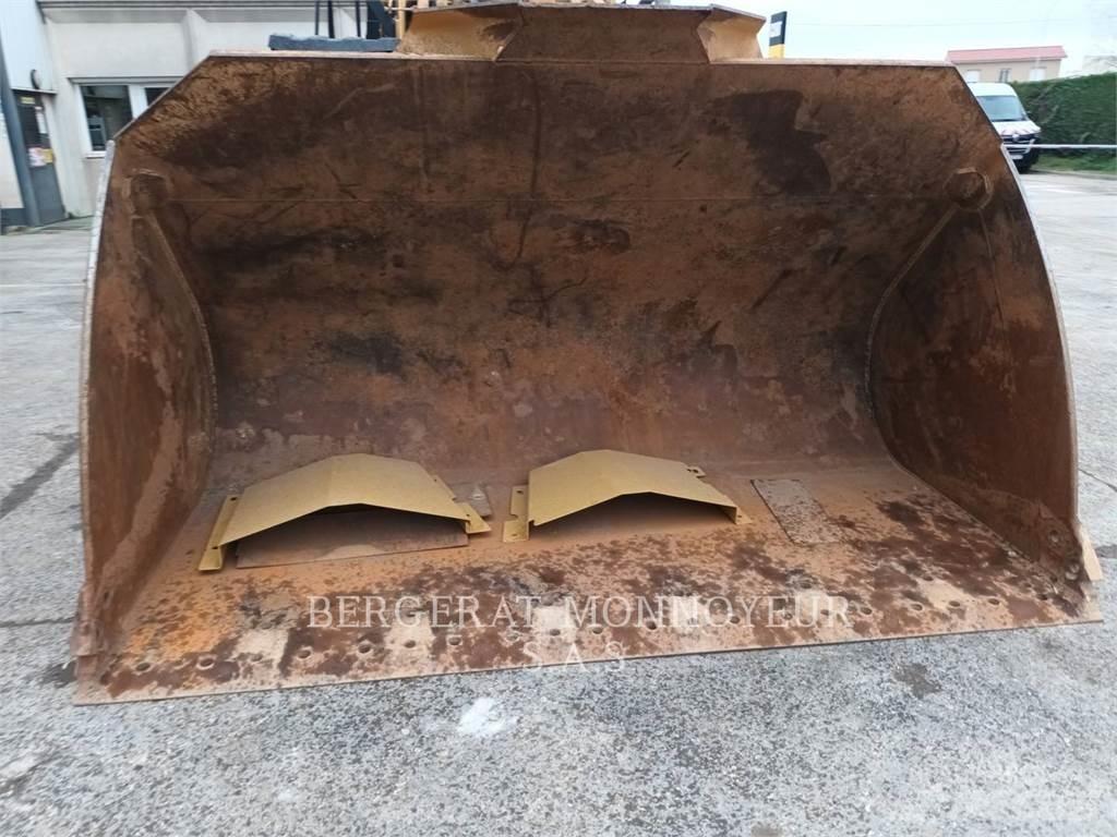 CAT 972M Kolové nakladače
