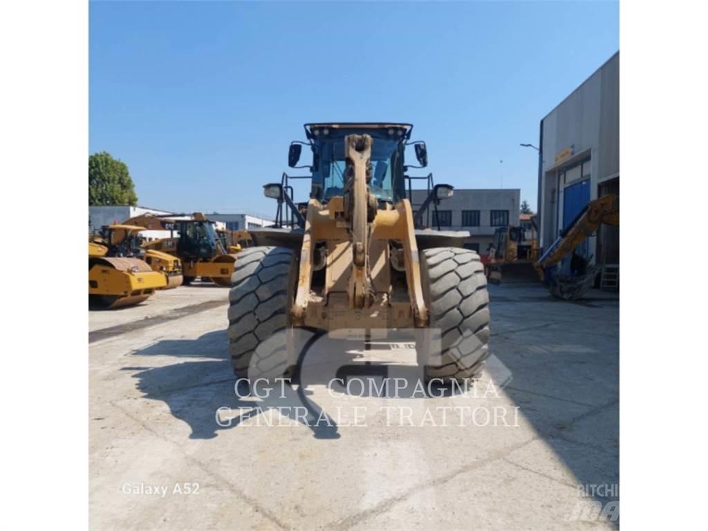 CAT 972M Kolové nakladače