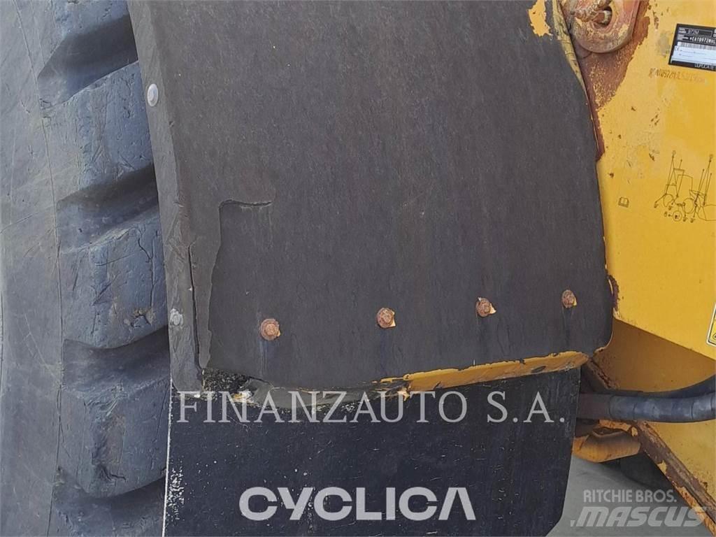 CAT 972M Kolové nakladače