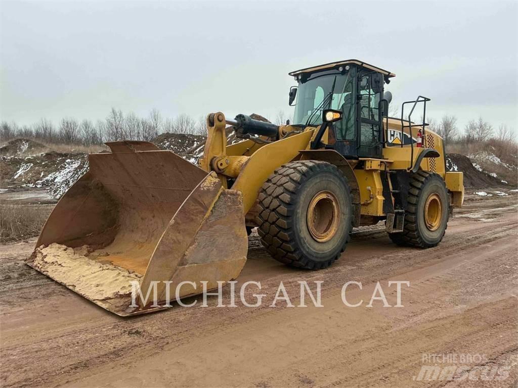 CAT 972M Kolové nakladače