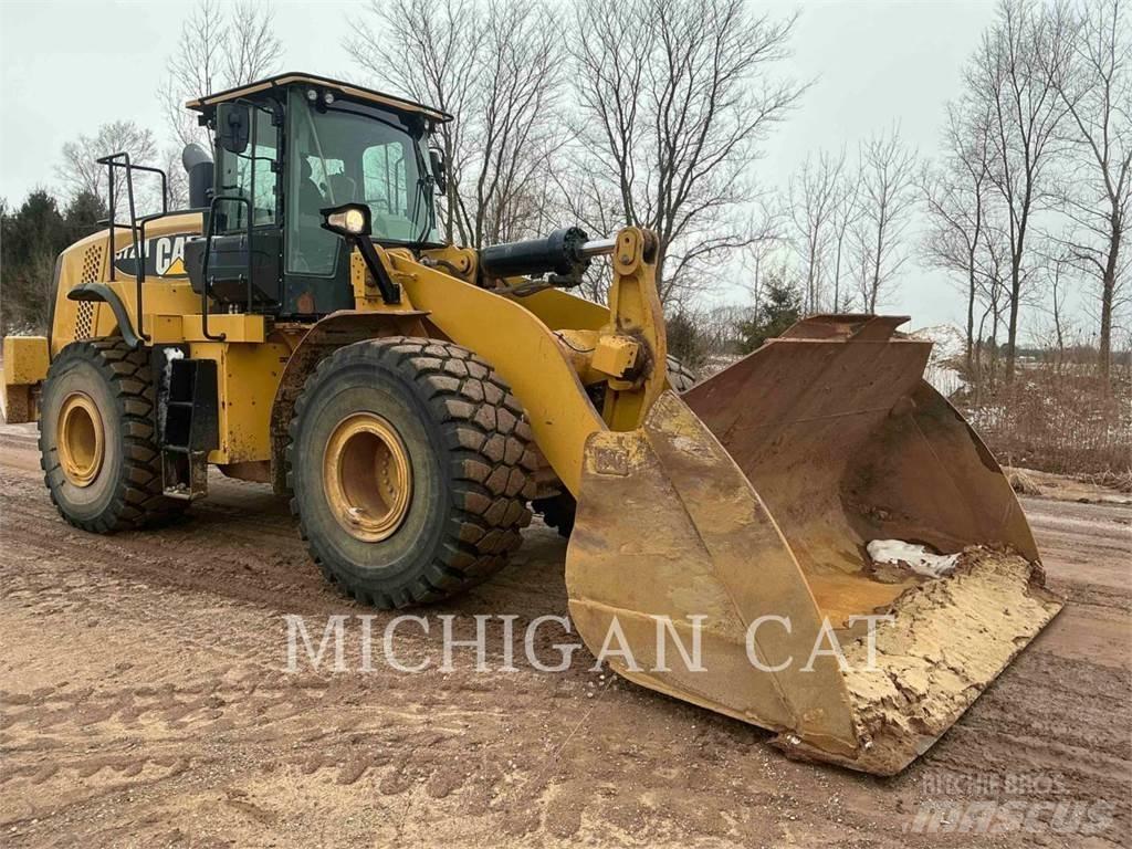 CAT 972M Kolové nakladače
