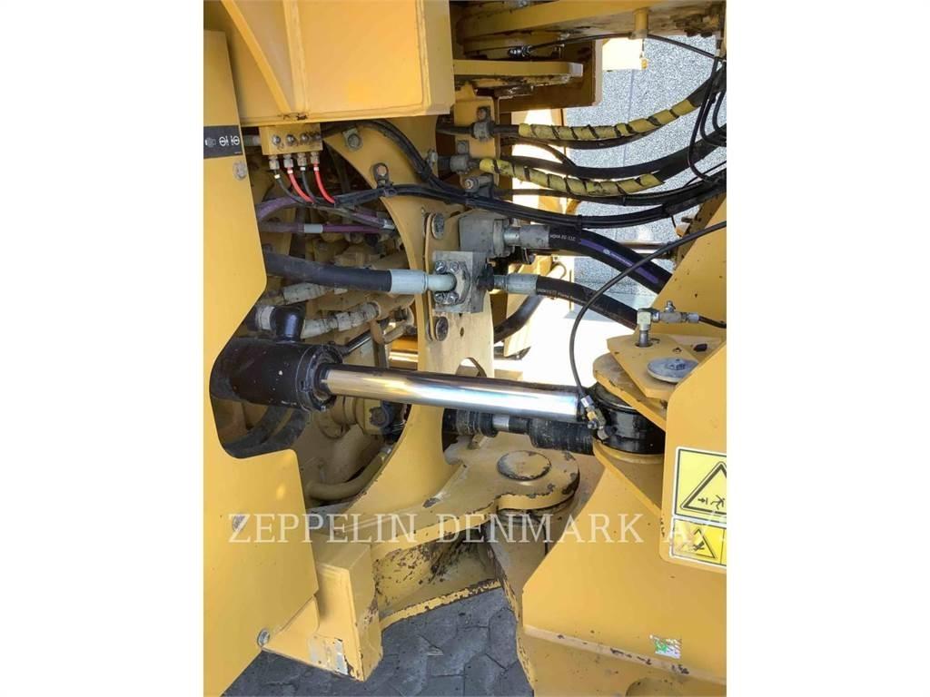 CAT 972M Kolové nakladače