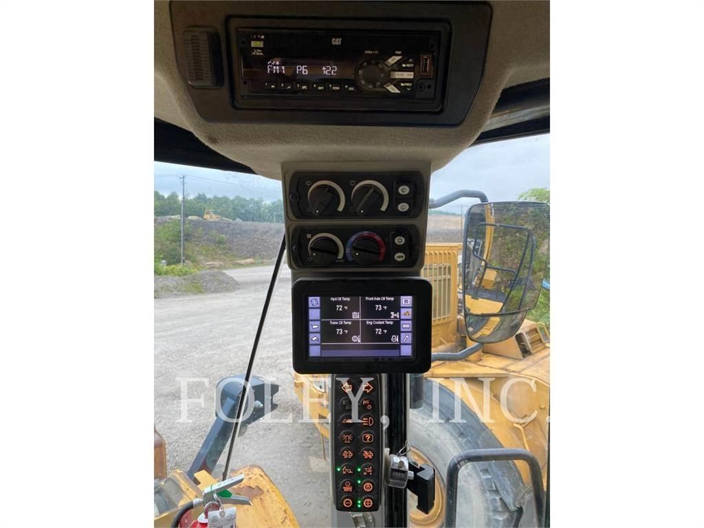CAT 972M Kolové nakladače