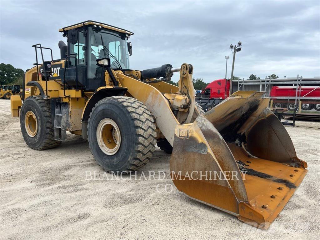 CAT 972M Kolové nakladače