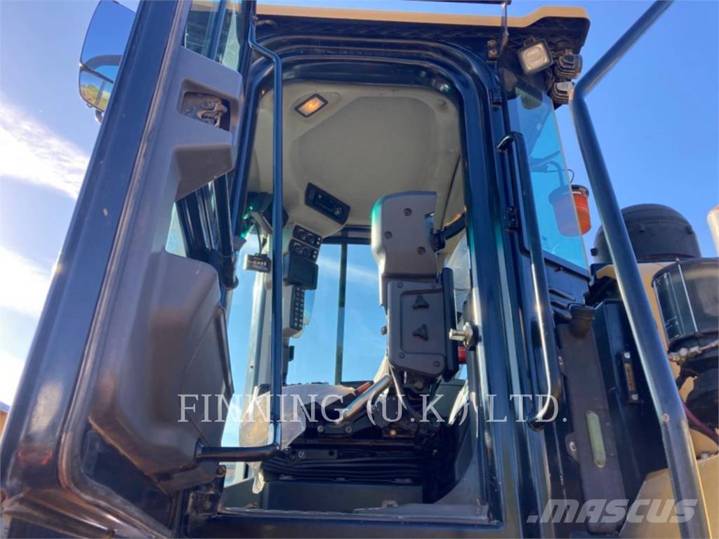 CAT 972M Kolové nakladače