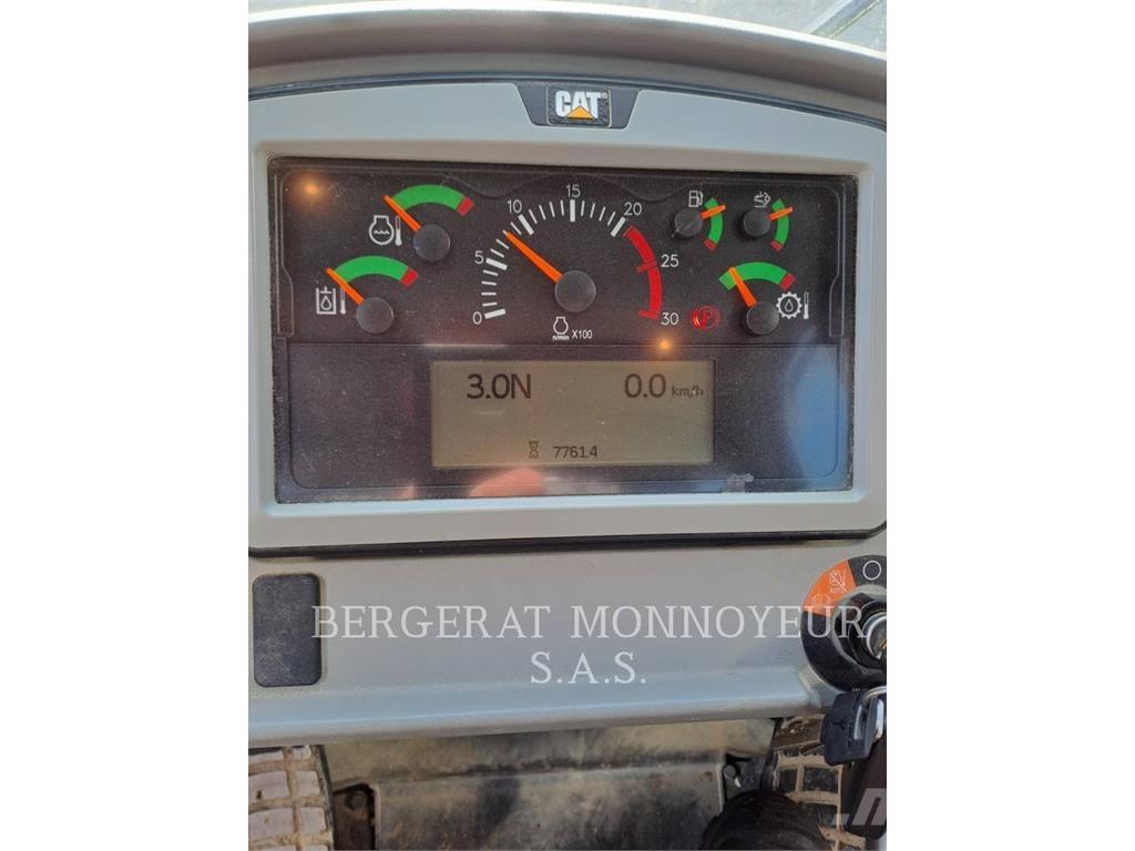 CAT 972M XE Kolové nakladače