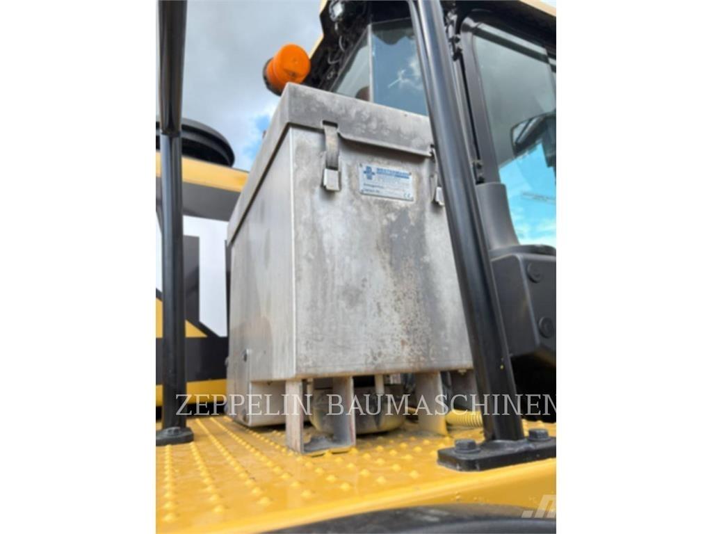 CAT 972MXE Kolové nakladače