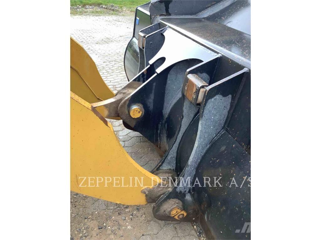 CAT 972MXE Kolové nakladače
