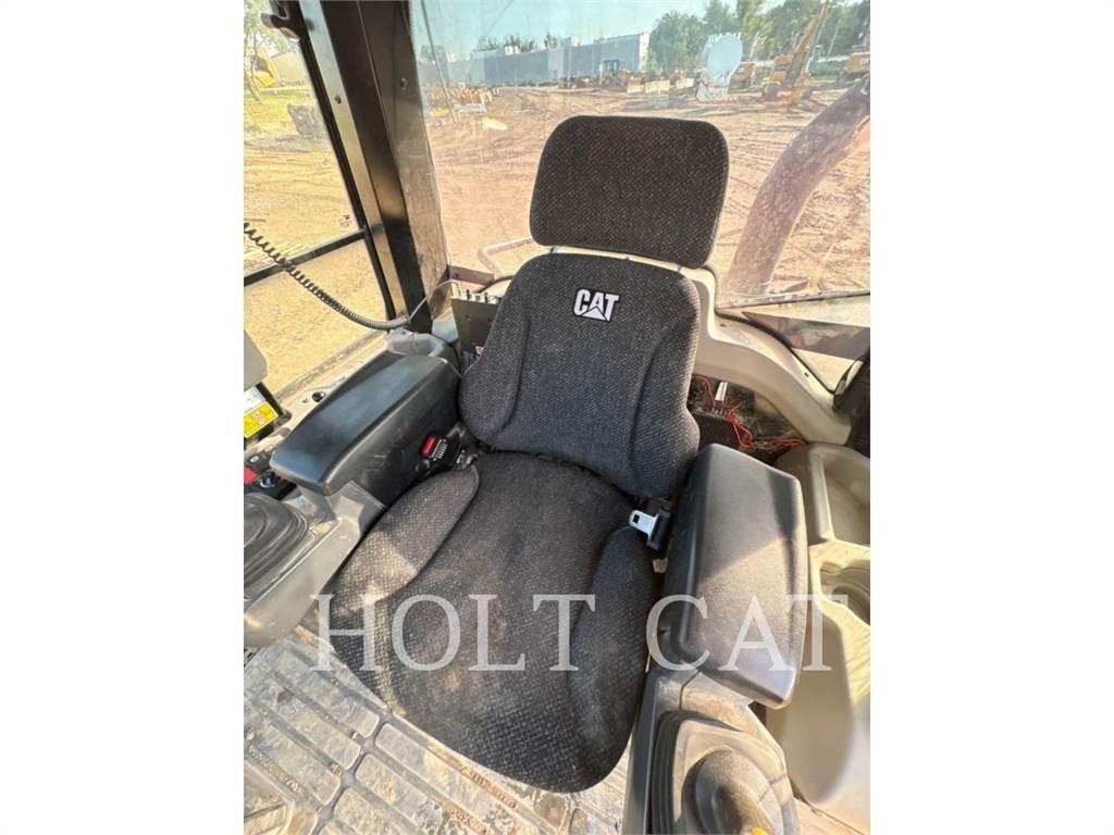 CAT 973K Pásové nakladače