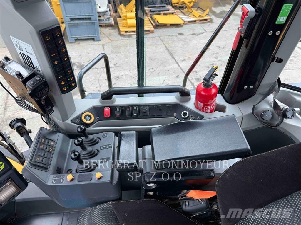 CAT 980 Kolové nakladače