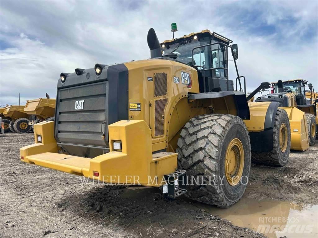 CAT 982 Kolové nakladače