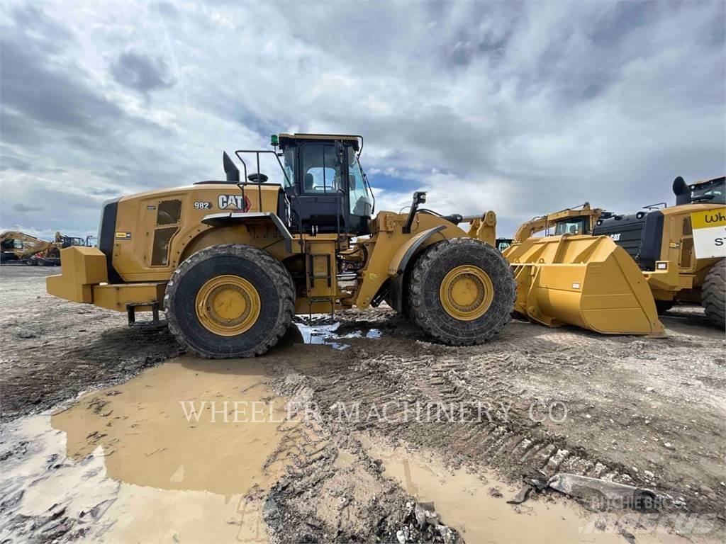 CAT 982 Kolové nakladače
