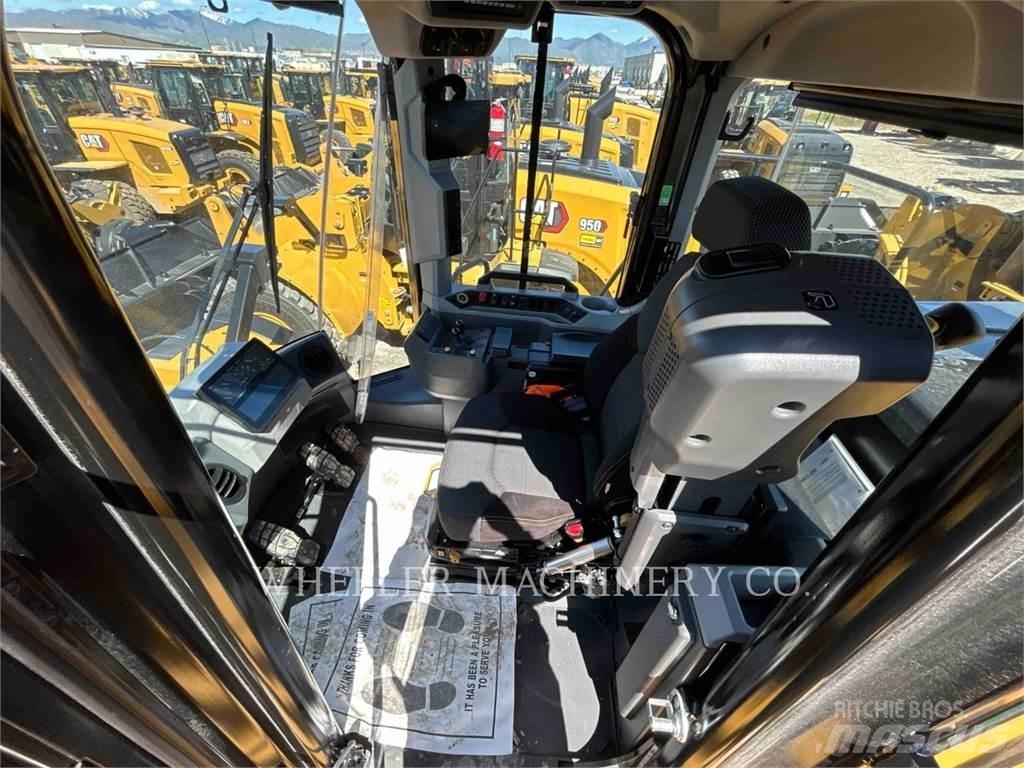 CAT 982 Kolové nakladače