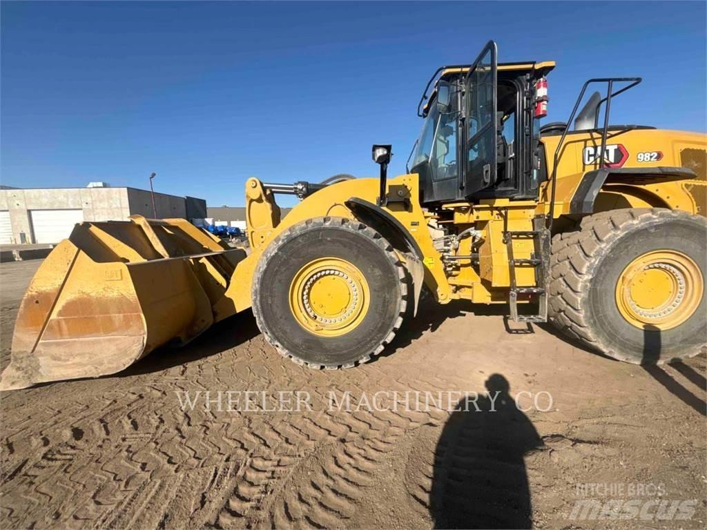 CAT 982 Kolové nakladače