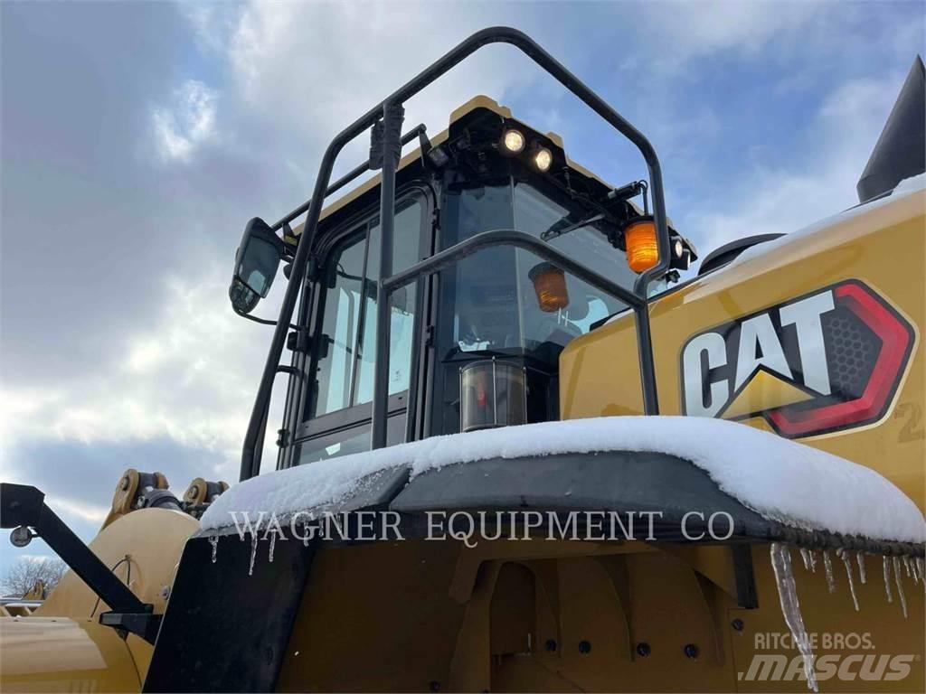 CAT 982 Kolové nakladače