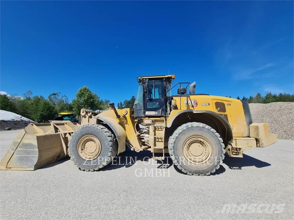 CAT 982M Kolové nakladače