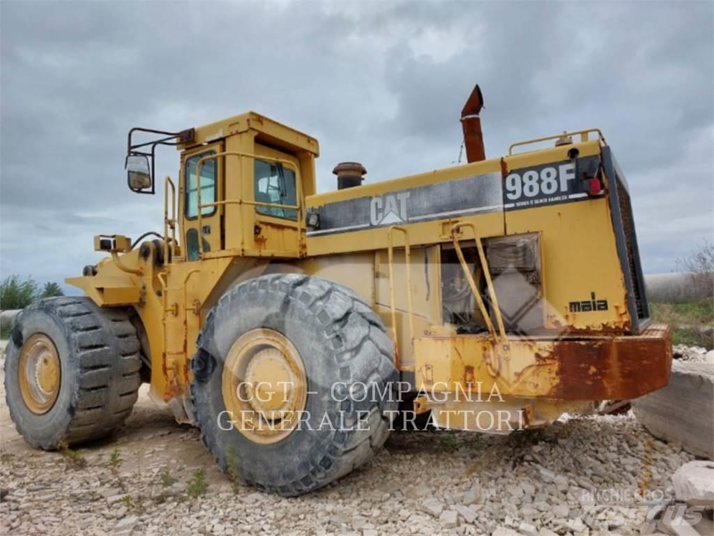 CAT 988 Kolové nakladače