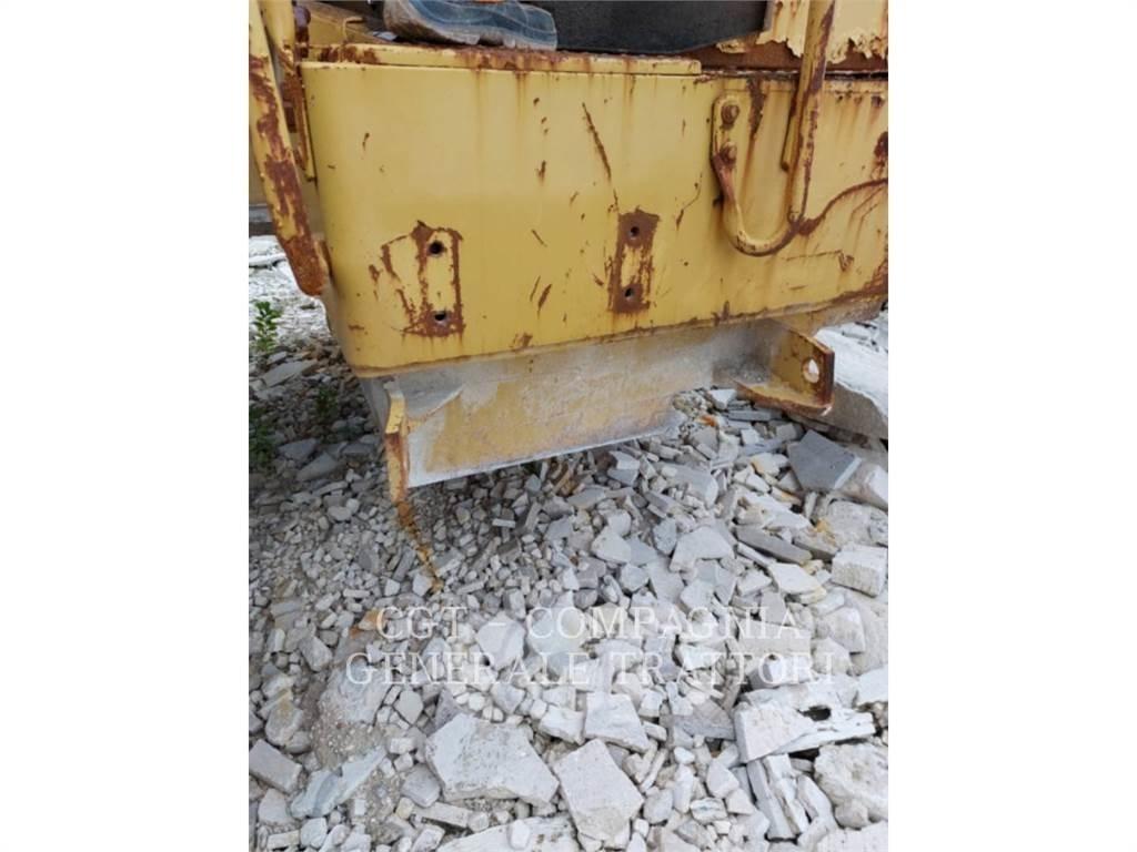 CAT 988 Kolové nakladače