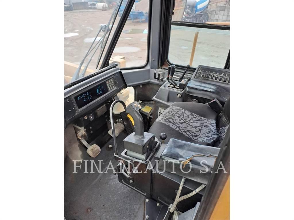 CAT 988F Kolové nakladače