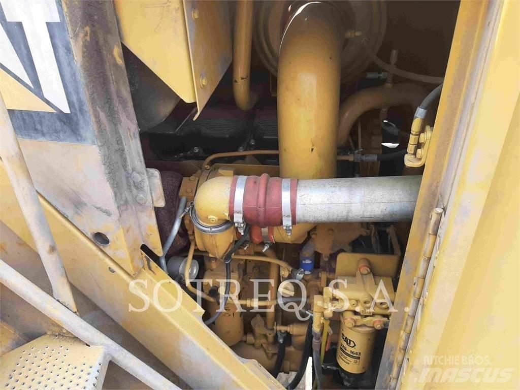CAT 988H Kolové nakladače