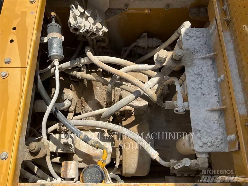CAT 988H Kolové nakladače