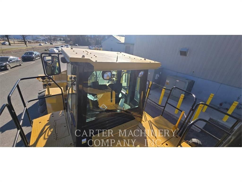 CAT 988H RBLD Kolové nakladače