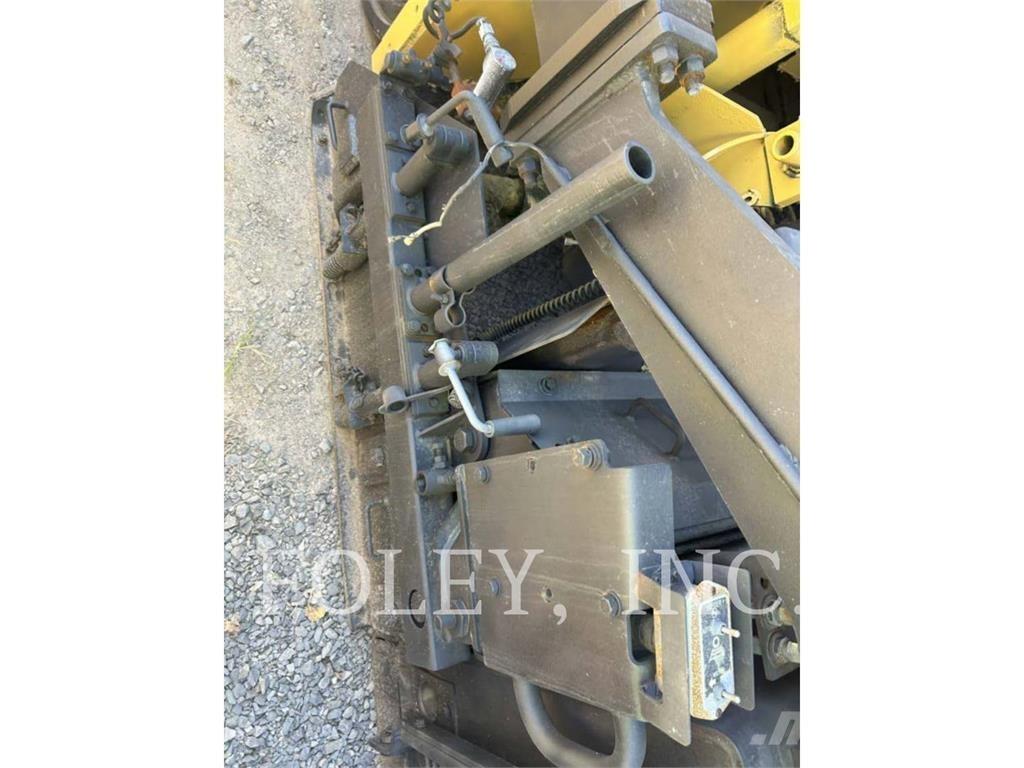 CAT AP-1055D Finišery