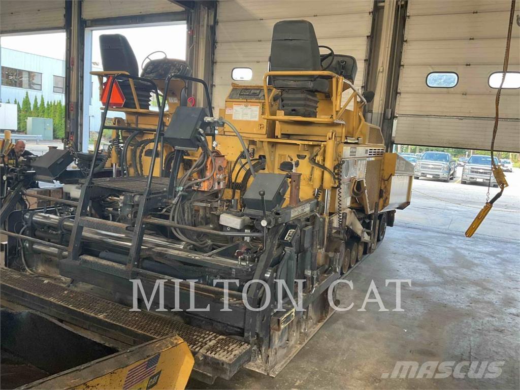 CAT AP1055D Finišery