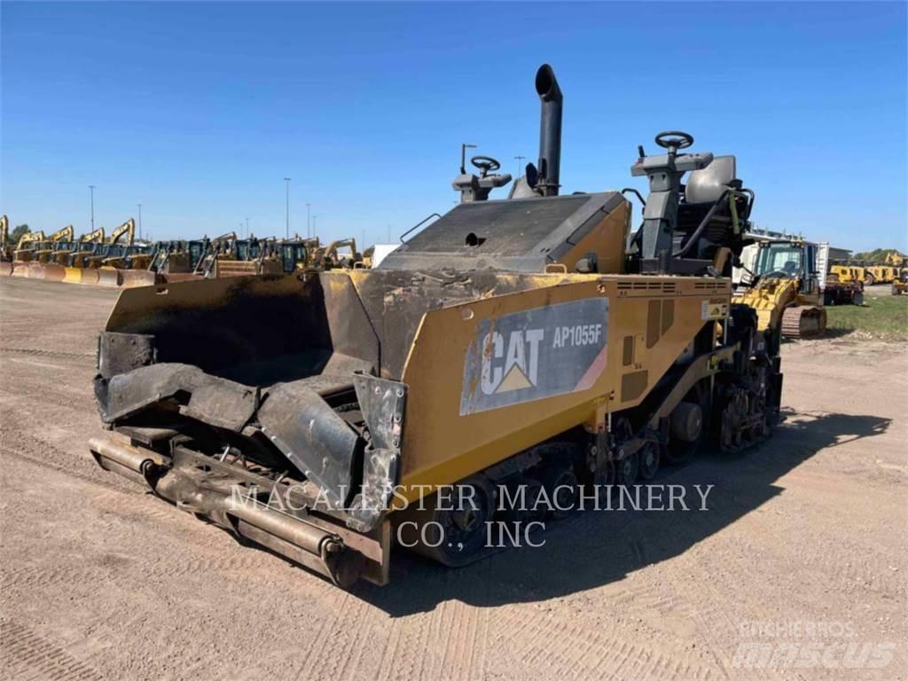 CAT AP1055F Finišery
