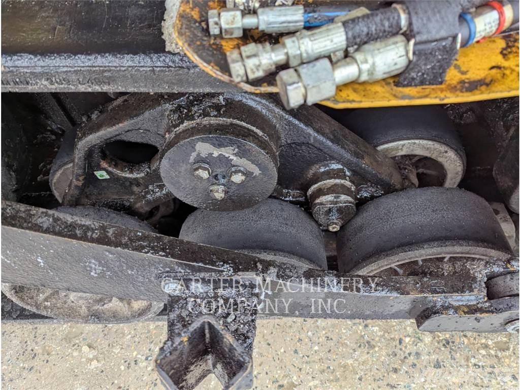 CAT AP1055F Finišery