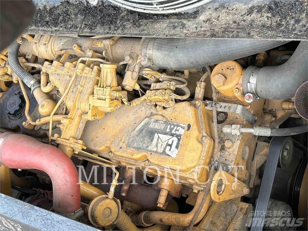 CAT AP1055F Finišery