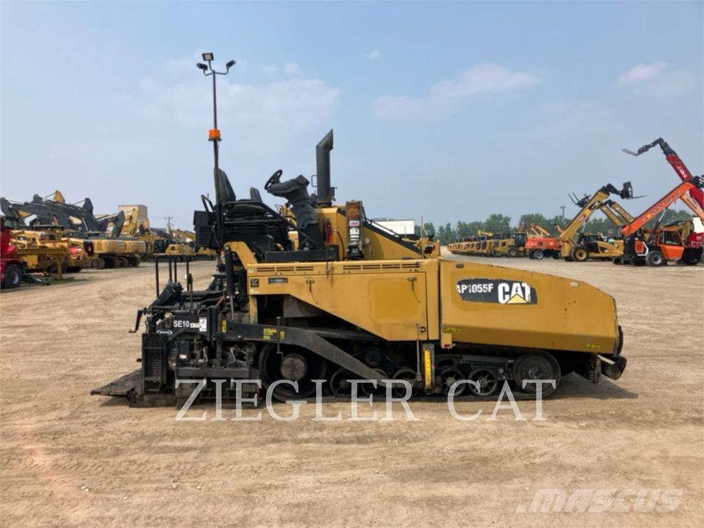 CAT AP1055F Finišery