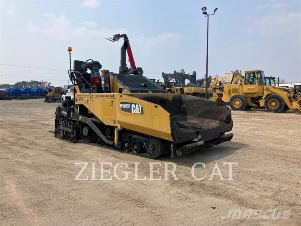 CAT AP1055F Finišery
