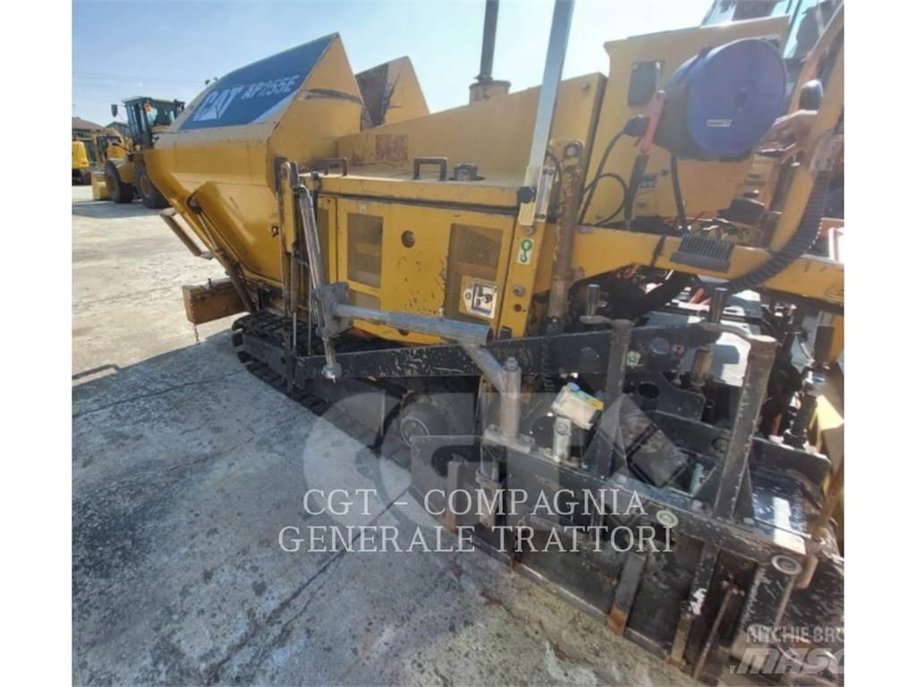 CAT AP255E Finišery