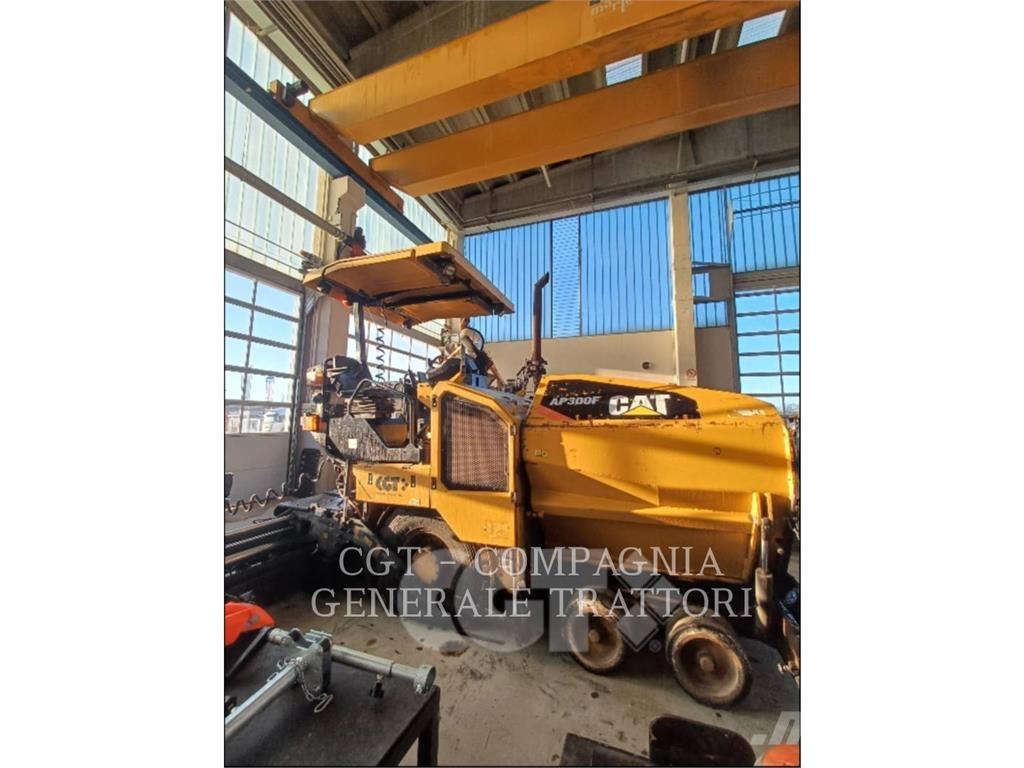 CAT AP300F Finišery