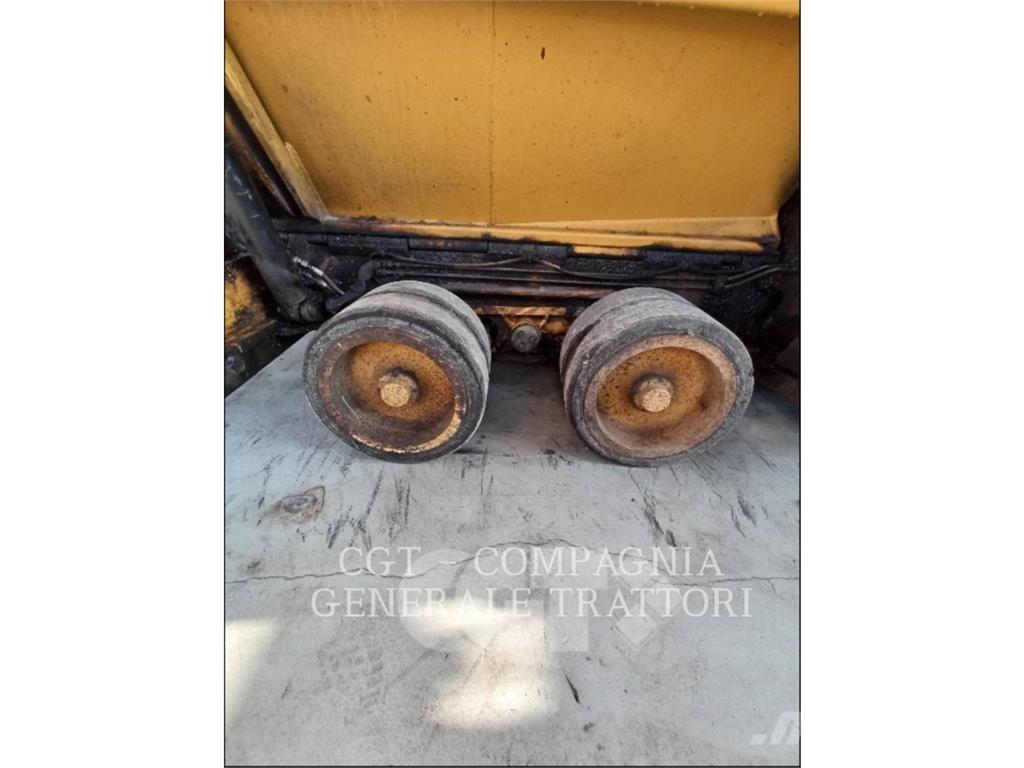 CAT AP300F Finišery