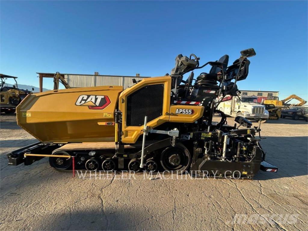 CAT AP555 Finišery