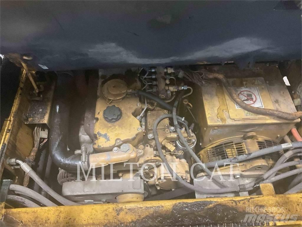 CAT AP555E Finišery