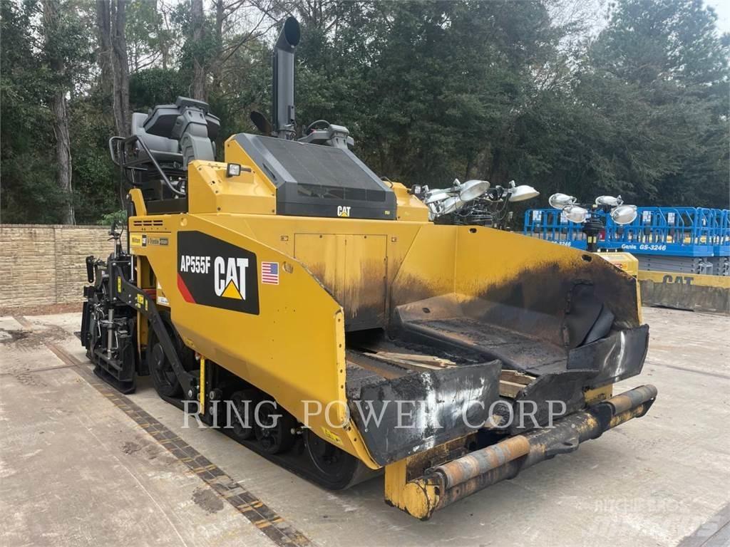 CAT AP555F Recyklátory asfaltu