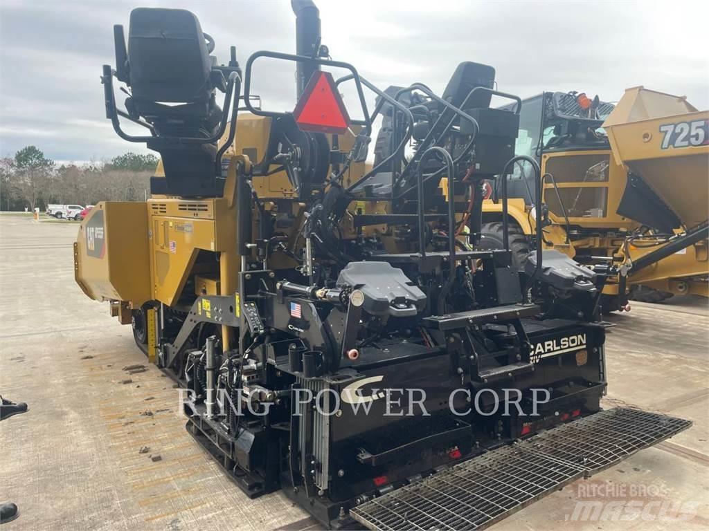 CAT AP555F Recyklátory asfaltu