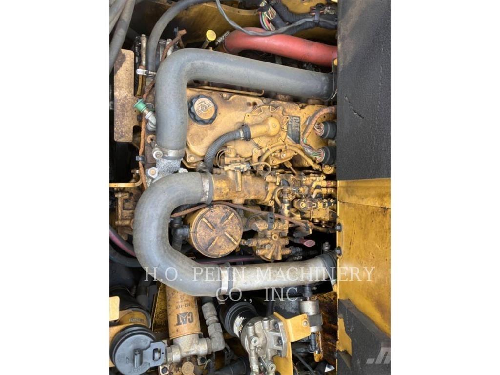 CAT AP555F Finišery