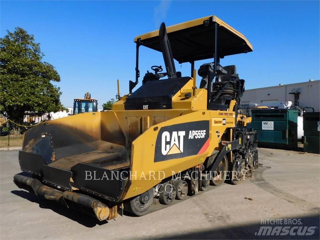 CAT AP555F Finišery
