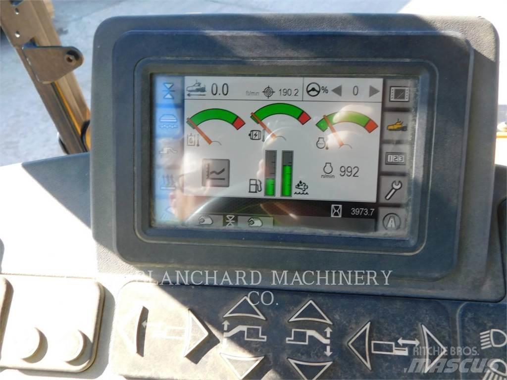 CAT AP555F Finišery