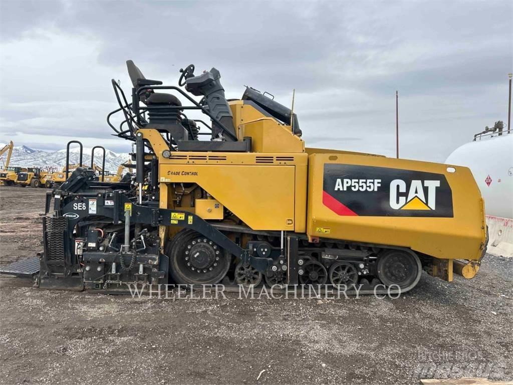 CAT AP555F Finišery